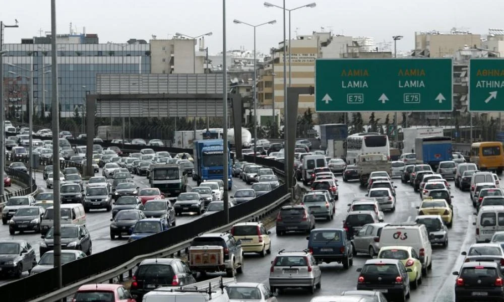 Καραμπόλα στον Κηφισό λόγω σύγκρουσης 5 οχημάτων – Τροχαίο και στην Κατεχάκη (Βίντεο)